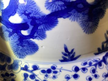 Een Chinese blauw-witte 'Drie vrienden van de winter' kom, Kangxi merk en periode